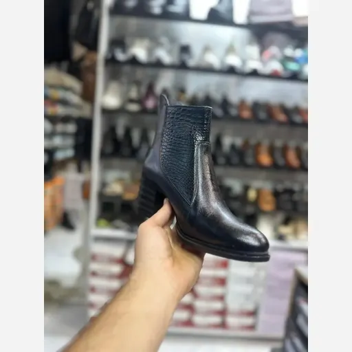 بوت تمام چرم طبیعی زنانه دریا پاشنه 6 سانت پشت زیپ سایزبندی 38 تا 40 گزینه ها 40