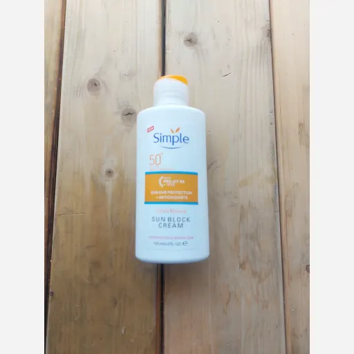 کرم ضد آفتاب سیمپل spf50 Tinted Mineral