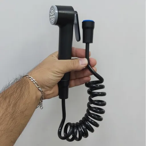 سرشیر آب شلنگی سردوشی ضامن دار شلنگ دار تلفنی سردوش آرایشگاهی مناسب روشویی و ظرفشویی ، فرنگی و... طبق عکس  انتخاب رنگ مشکی