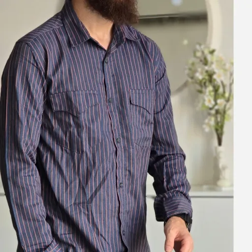 پیراهن جین آستین بلند دو جیب مردانه پارچه جین کاغذی کشی سایز M تا XXL رنگ M خط قرمز