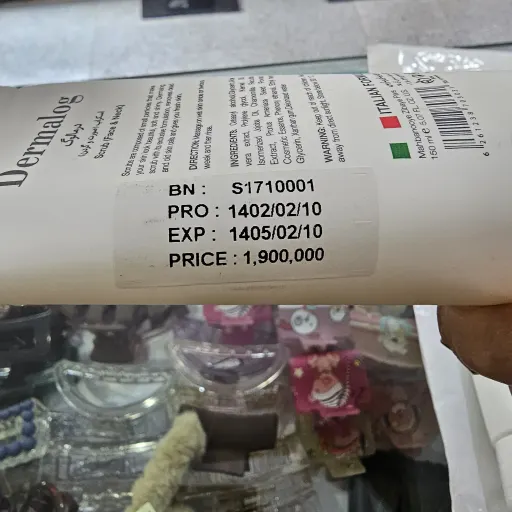 اسکراب صورت و گردن درمالوگ فرموله ایتالیا فاقد صابون و پارابن