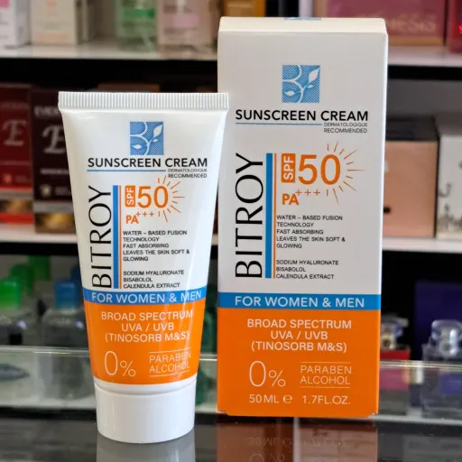 کرم ضدآفتاب بی رنگ پوست خشک SPF50 بیتروی