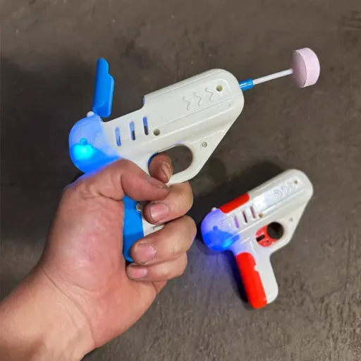تفنگ آبنباتی (candy gun) چراغ دار رنگ قرمز