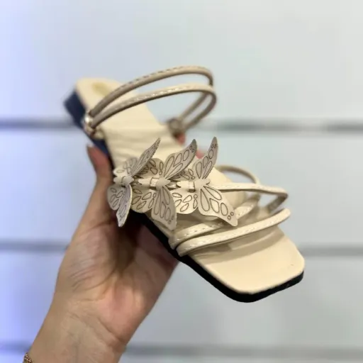 صندل رکاب دار زنانه پروانه ای  رنگ کرم