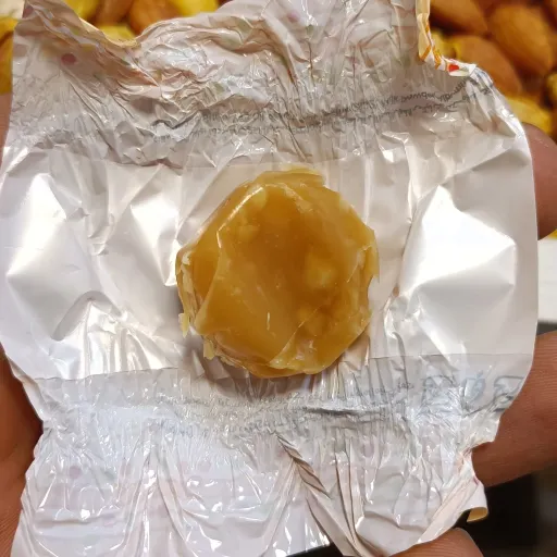 تافی بادام زمینی مینو 500 گرمی 