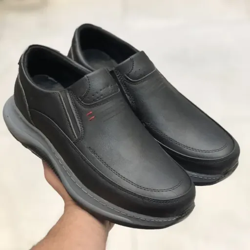 کفش چرم مردانه مدل رونیکس مشکی بدون بند دور دوخت با زیره طبی پیو سایز 43