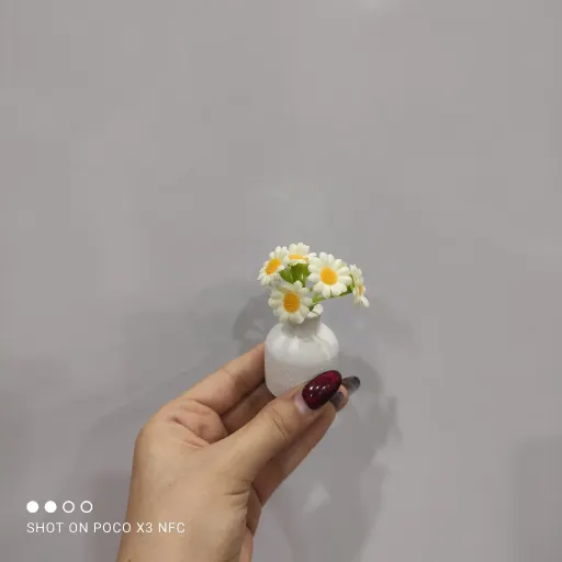 گل وگلدان مینیمال بابونه ترند
