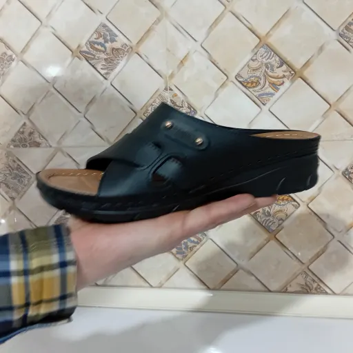 صندل زنانه طبی نرم با پد مخصوص خار پاشنه مدل کمندباارسال رایگان سایز و رنگ مشکی 37