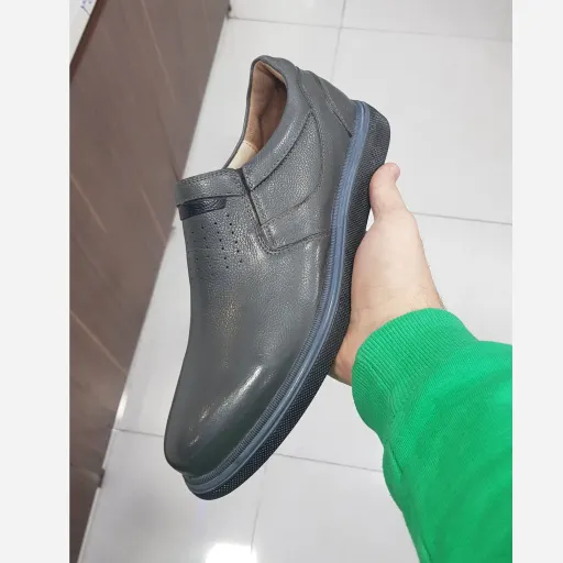 کفش تمام چرم طبیعی طبی مردانه مدل آریا رنگ طوسی