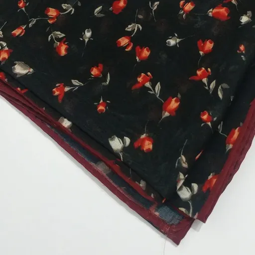 روسری حریر زمینه مشکی طرح گل های رز قرمز(A0059)