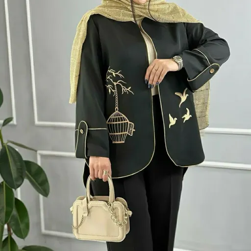 مانتو کتی جلو باز مازراتی قزن خور رنگبندی سه رنگ مشکی سبز و کرم تیره سایزبندی یک تا 5 مناسب 42 تا 52 مانتو مازراتی  رنگ سبز 3