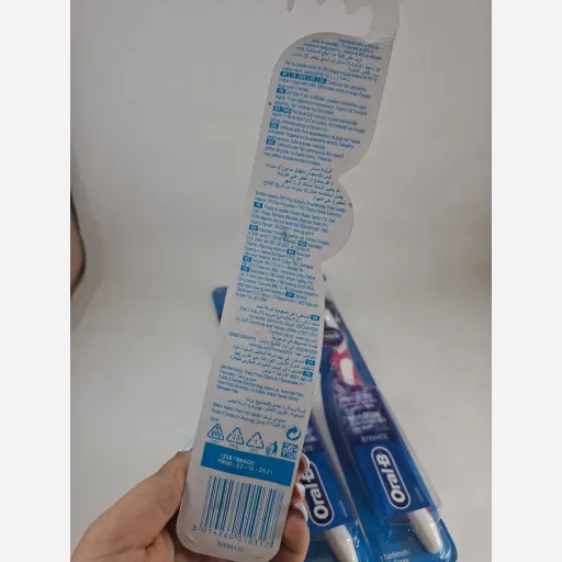 مسواک Oral-B مدل 3D White Pro-Flex Luxe   پاکسازی حرفه ای لکه های سطحی و محافظت از لثه محصول اصل با لیبل و بارکد معتبر