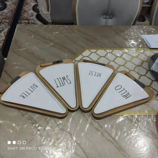ظرف سرو سه گوش سرامیکی زیبا همراه با زیر چوبی 