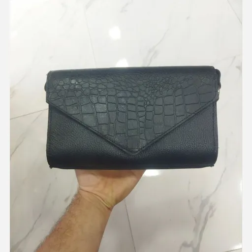 کیف دستی و دوشی تمام چرم گاوی مدل فریبا 2 ابعاد 25 در 16 سانتیمتر گزینه ها مشکی فلوتر پیتون