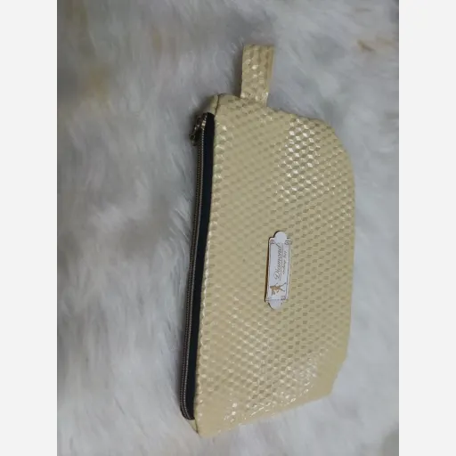 کیف آرایشی تک زیپ معمولی رنگ کرم طلایی