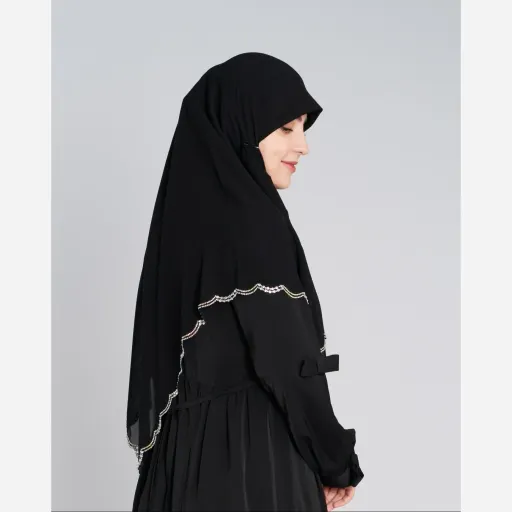 روسری مشکی کرپ حریر سنگ کاری شده طرح دالبر