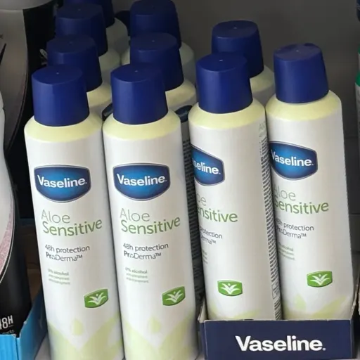 اسپری ضدتعریق زنانه وازلین مدل Aloe Sensitive حجم 250 میلی