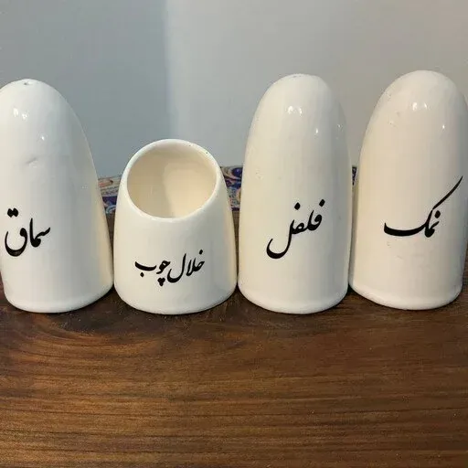 ست نمک فلفل سماق و جا خلال دندان سرامیکی(نمکدان، فلفل پاش)همراه استند چوبی