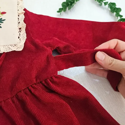 پیراهن مخمل کبریتی دخترانه یقه گلدوزی شده با کیف ست | لباس مجلسی کودک رنگ و سایز آبی الماسی 45 بدون کیف