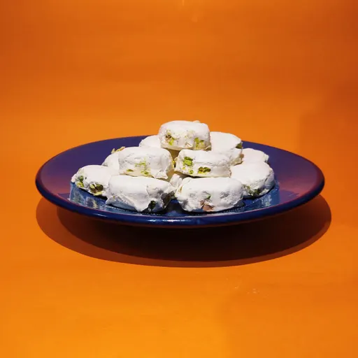 گز سنتی همدان با مغز پسته