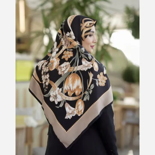 روسری ابریشم توییل لاله گون رنگ صورتی