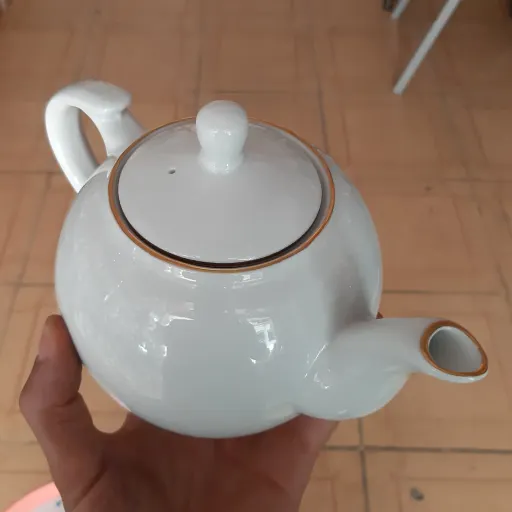 قوری چینی 8 کوب خط طلا تقدیس سفید