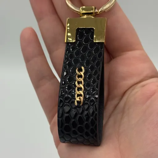 جاسوییچی چرم و کارتیه طلا- 290 سوت