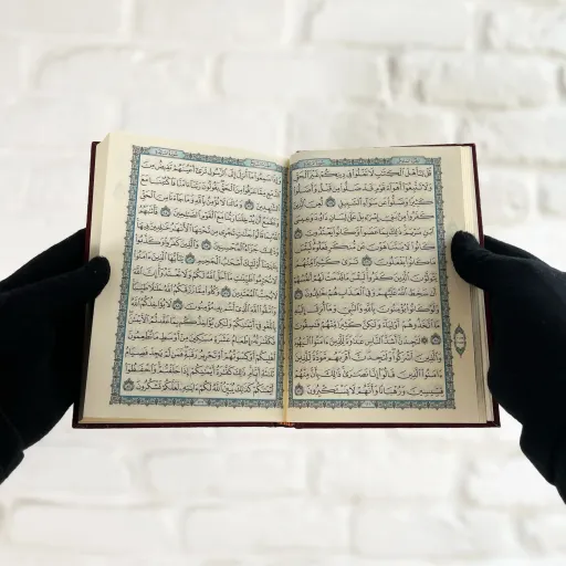 قرآن مخصوص حفظ بیروتی (جلد گالینگور،حاشیه آبی) رنگ قرمز