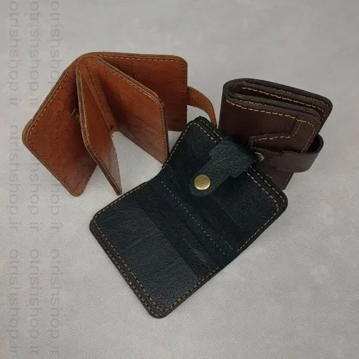 کیف کارت 4 لت چرم سوگو مدل رودوخت دکمهای - 16 کارت با آستر اشپالت رنگ قهوه ای