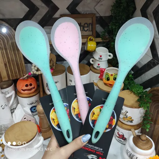 قاشق سیلیکونی نسوز عالیییی و درجه یک وارداتی اصلی(رنگ سبز و صورتی موجوده)