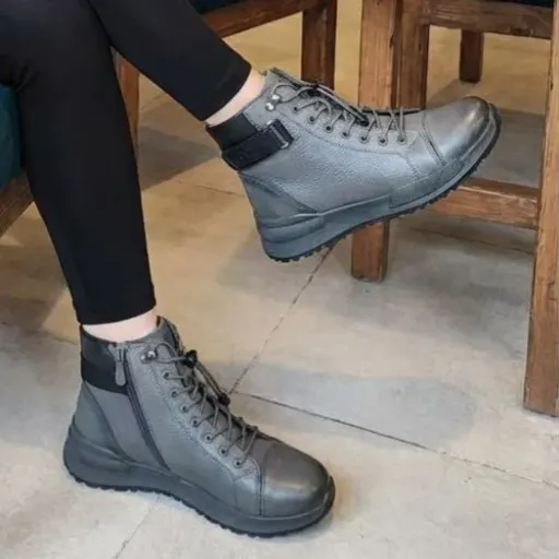 نیم بوت زنانه چرم طبیعی تبریز مدل کارما طوسی سایز 39