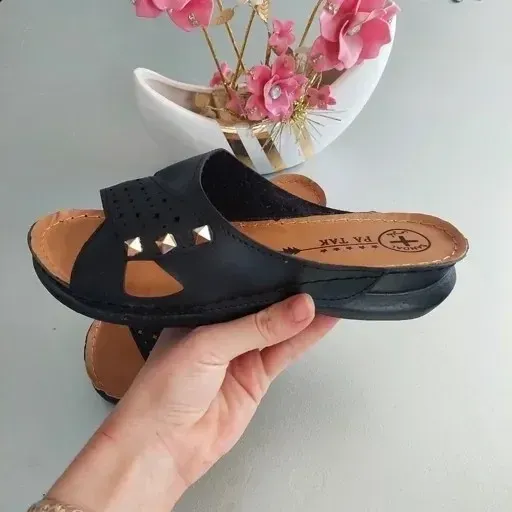 صندل طبی زنانه نگین دار مشکی با کفی آناتومیک و زیره ضد لغزش سایز 40