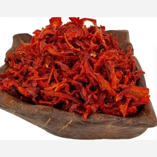 اسلایس پاپریکا یک کیلویی معطر تازه خشک شده در کارگاه و دستگاه