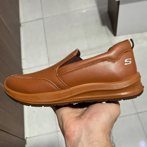کفش راحتی مردانه ضد آب اسکیچرز رنگ عسلی