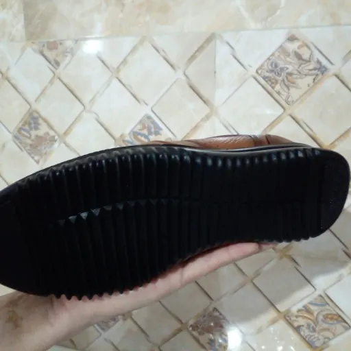 کفش مردانه چرم طبیعی اصل گاوی تبریز باکفی طبی تولید شرکت کمپ تبریز(ارسال رایگان ) سایز و رنگ مشکی 42