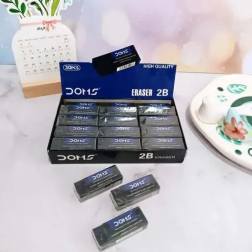 پاکن مشکی Doms در مداد قرمز