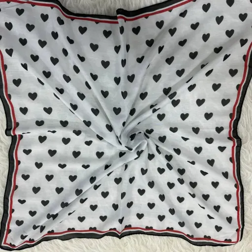 مینی اسکارف نخی مدل قلبی سایز 74×74 پرز نده سر نخوره مناسب استفاده روزمره گزینه ها سفید