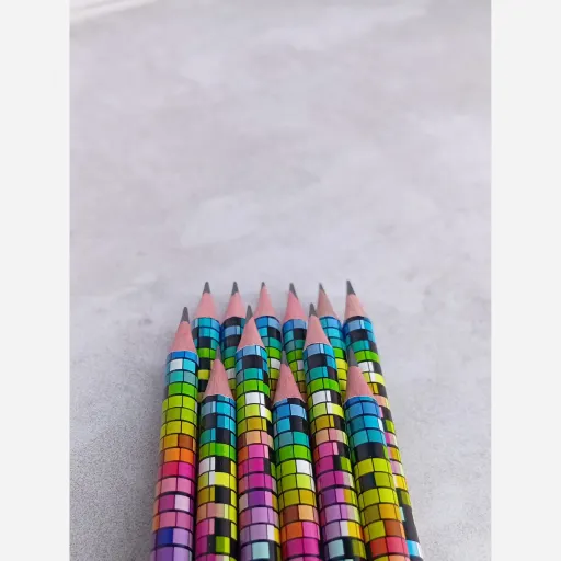 مداد مشکی سه گوش سه بعدی کی ام تی