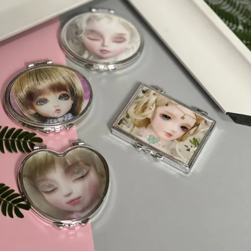 آینه عروسکی چشمک زن