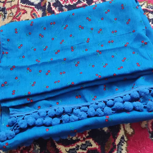 شال نخی آلمان اصل آبی با گلهای ریز قرمز | خنک و لطیف | ایستایی عالی