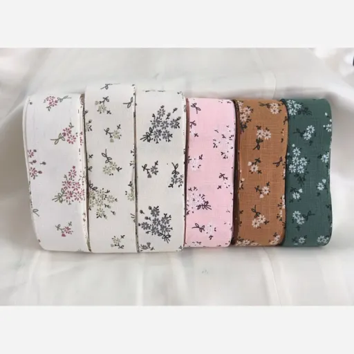 روبان پارچه ای گلدار  رنگ کرمی با گل سبز