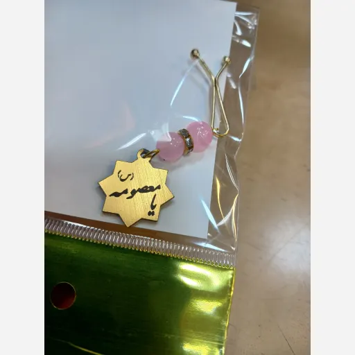 گیره روسری رنگی با پلاک یا حضرت معصومه سلام الله علیها 