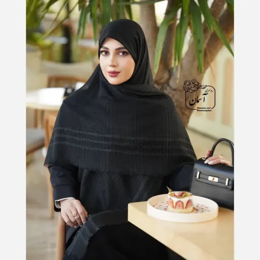 روسری نخی لنین قواره 130 لمسه دار دور دوخت سبک و خنک بدون چروک و پرز