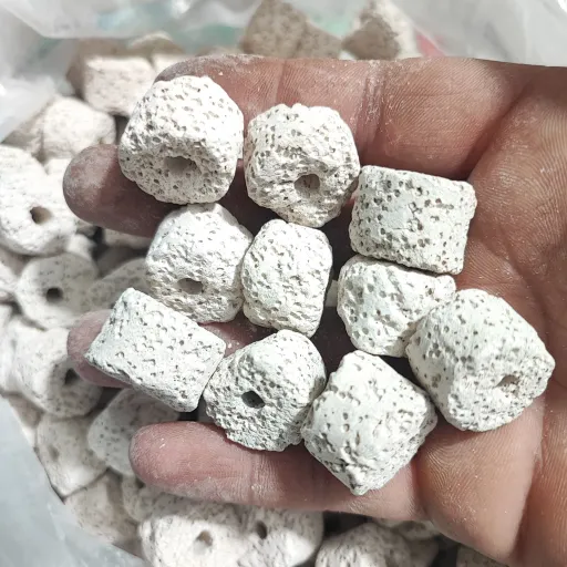 سرامیک متخلخل اکواریوم رنگ سفید(100 گرمی)
