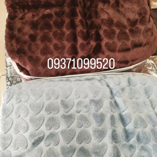 پتو نرمینه دونفره مدل نگین ساکدار براق و لطیف طرح برجسته قلب رنگهای متنوع رنگ مورد نظر را انتخاب کنید 🌹 بادمجونی❤️