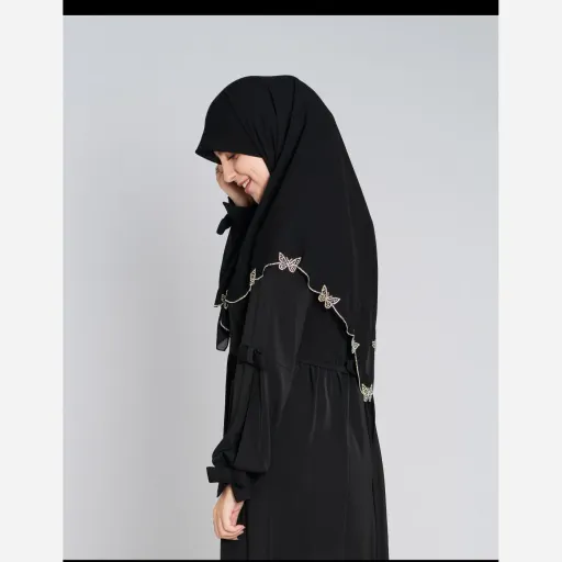 روسری مشکی کرپ حریر سنگ کاری شده طرح پروانه